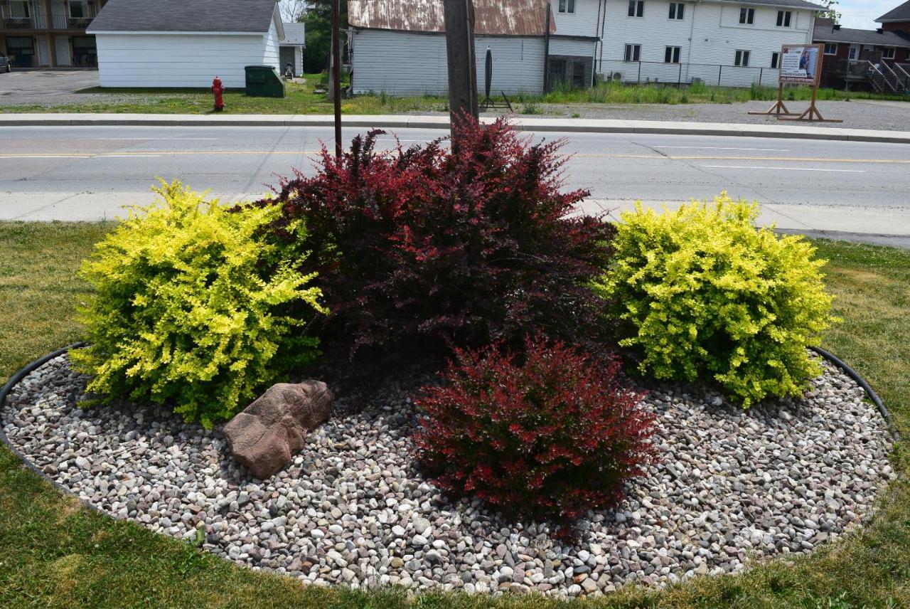Knights Inn Arnprior Bagian luar foto