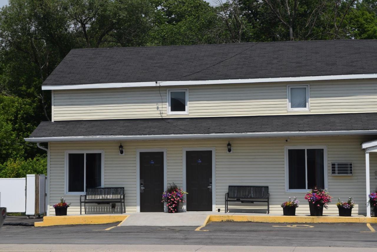 Knights Inn Arnprior Bagian luar foto
