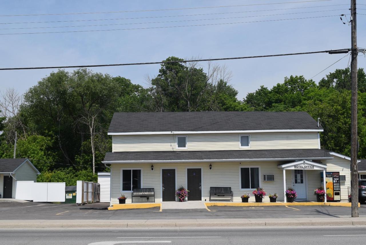 Knights Inn Arnprior Bagian luar foto