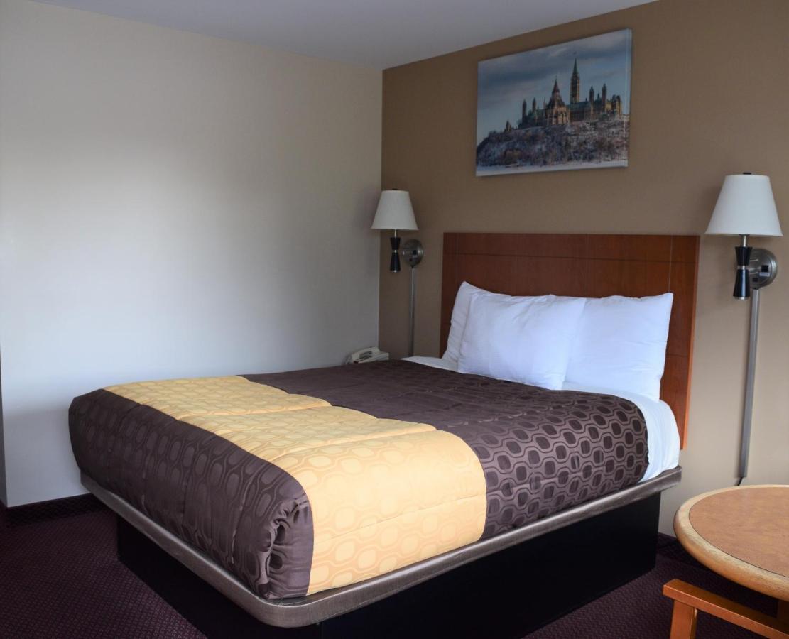 Knights Inn Arnprior Bagian luar foto