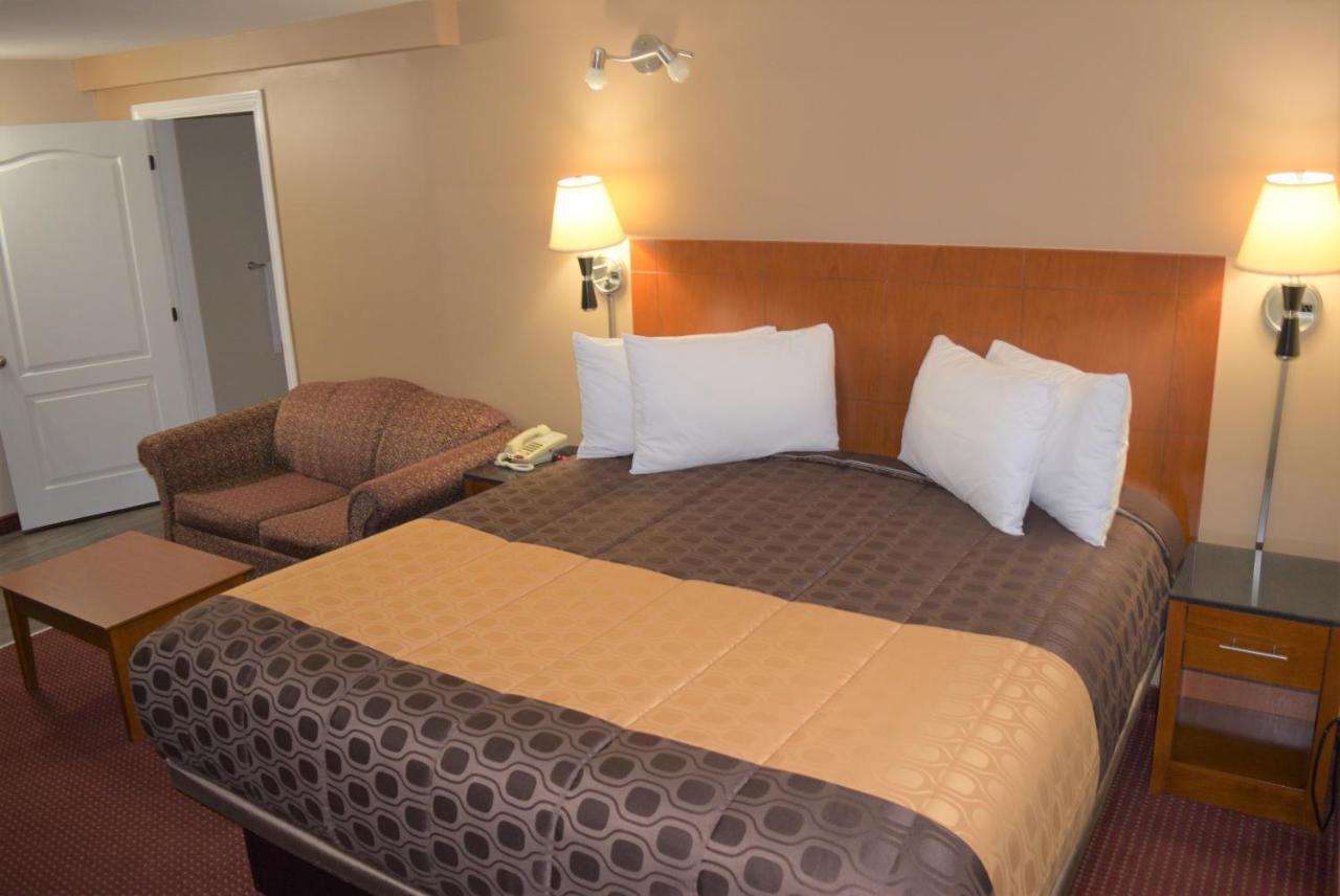 Knights Inn Arnprior Bagian luar foto