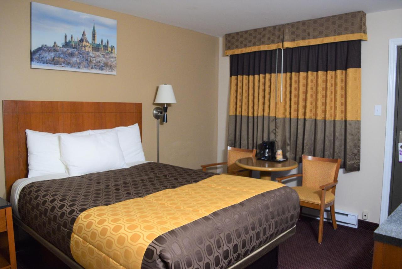 Knights Inn Arnprior Bagian luar foto