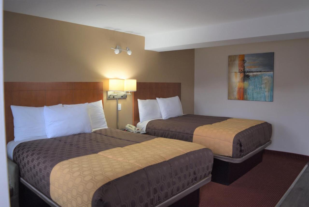 Knights Inn Arnprior Bagian luar foto