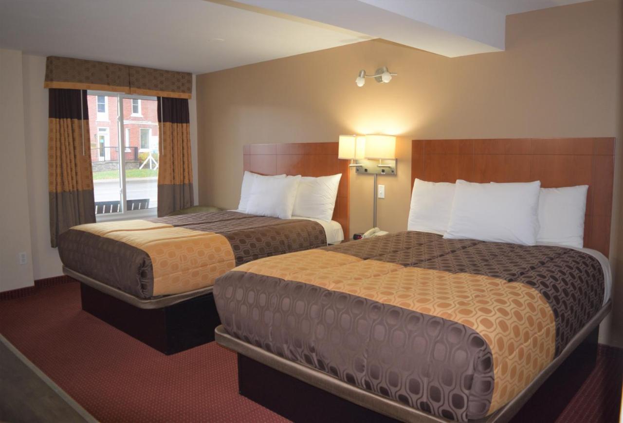 Knights Inn Arnprior Bagian luar foto