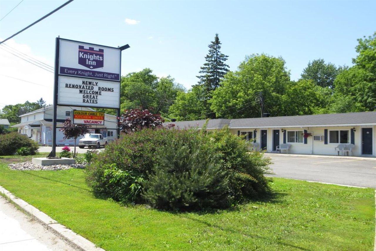 Knights Inn Arnprior Bagian luar foto