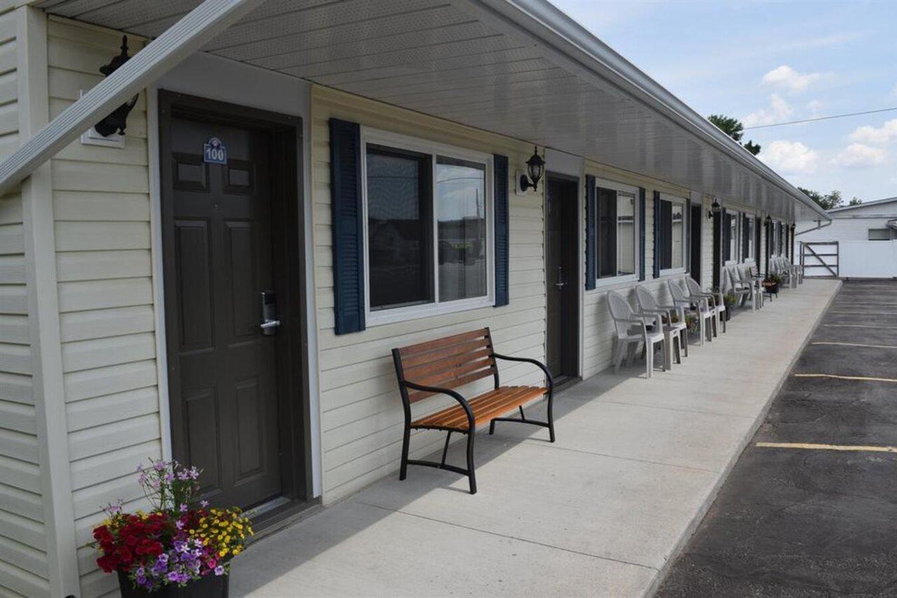 Knights Inn Arnprior Bagian luar foto