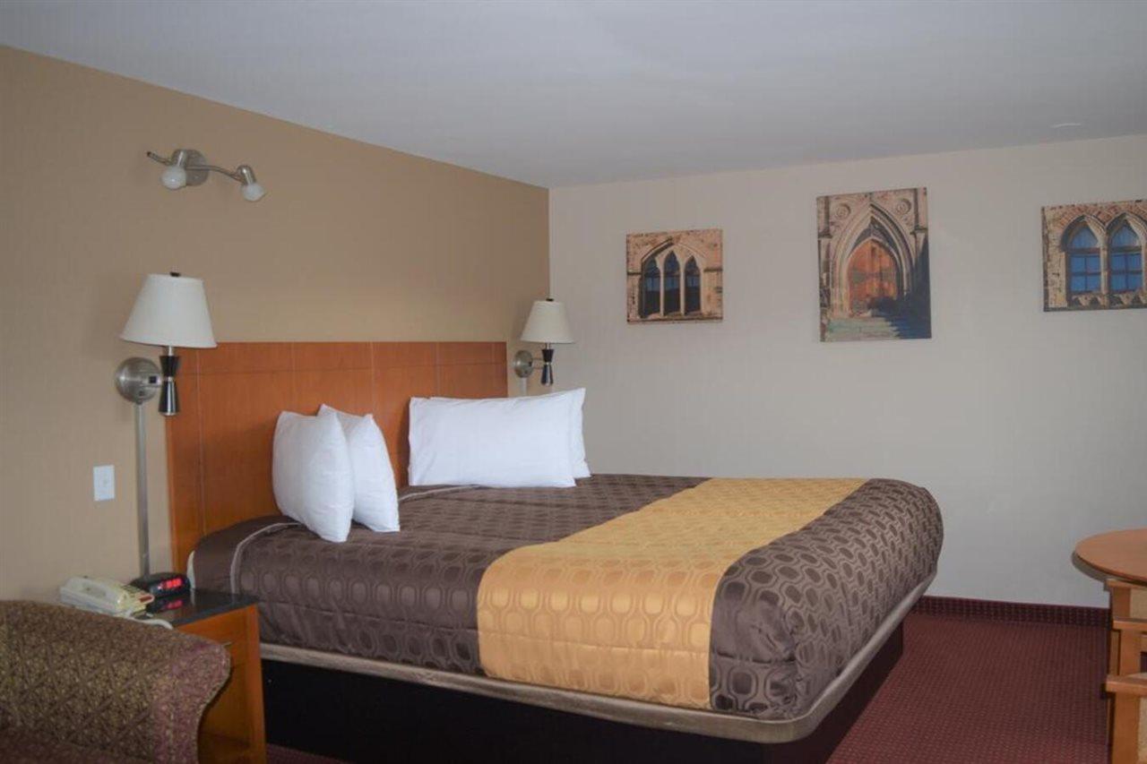 Knights Inn Arnprior Bagian luar foto