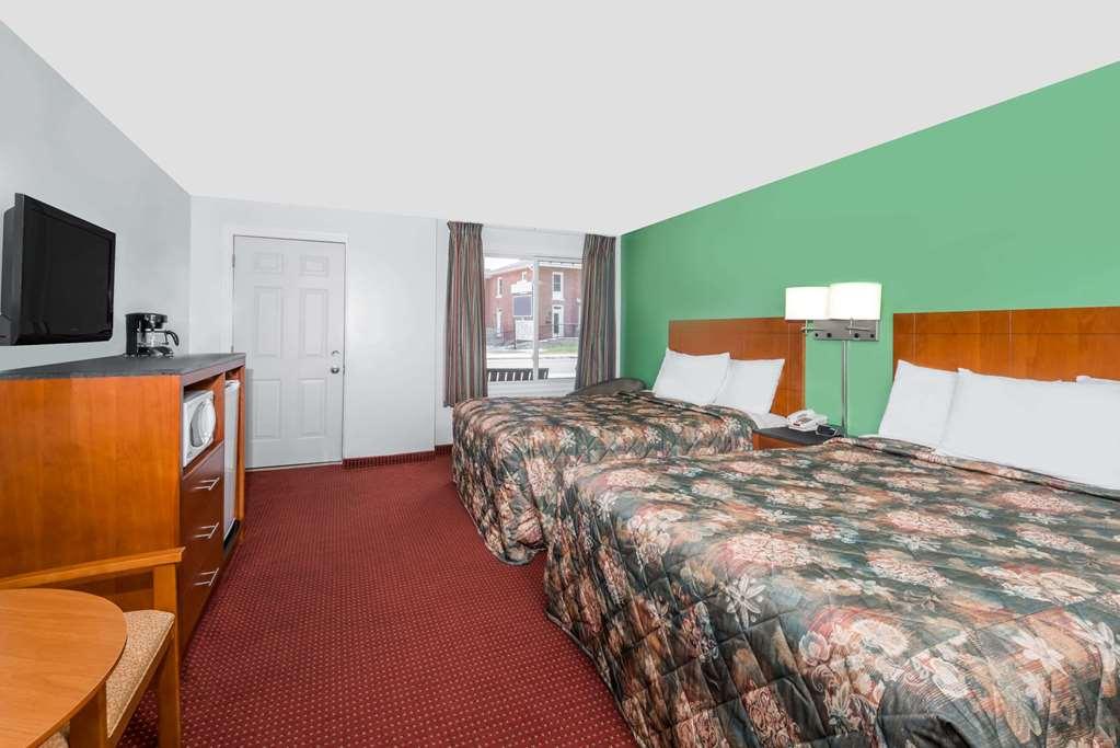 Knights Inn Arnprior Ruang foto