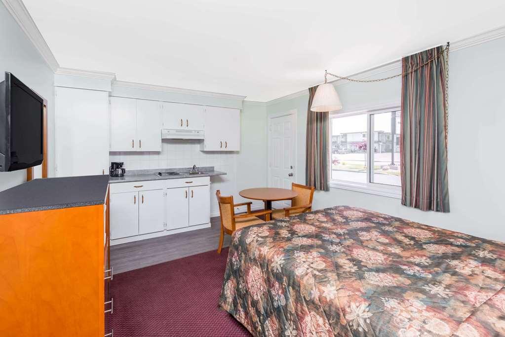 Knights Inn Arnprior Ruang foto