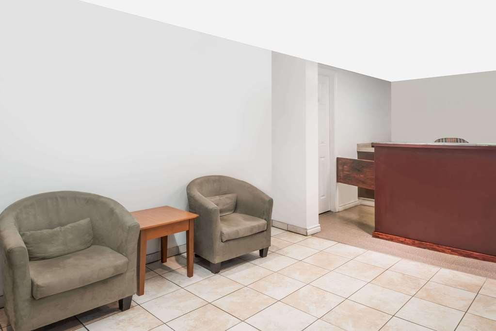 Knights Inn Arnprior Interior foto