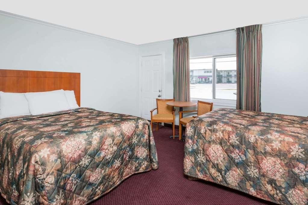 Knights Inn Arnprior Ruang foto
