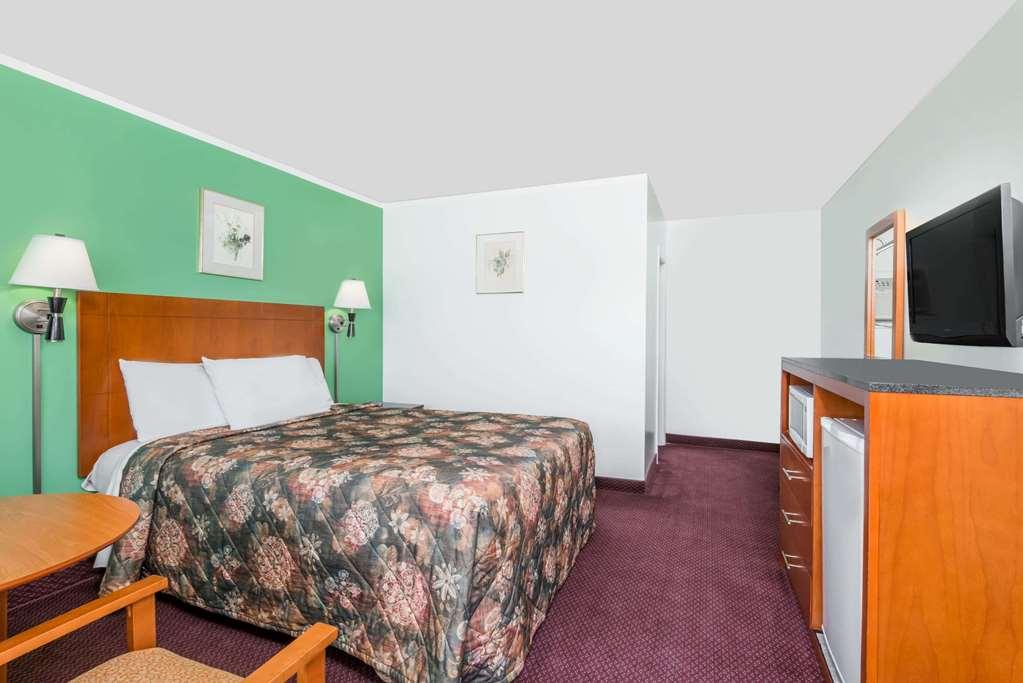 Knights Inn Arnprior Ruang foto
