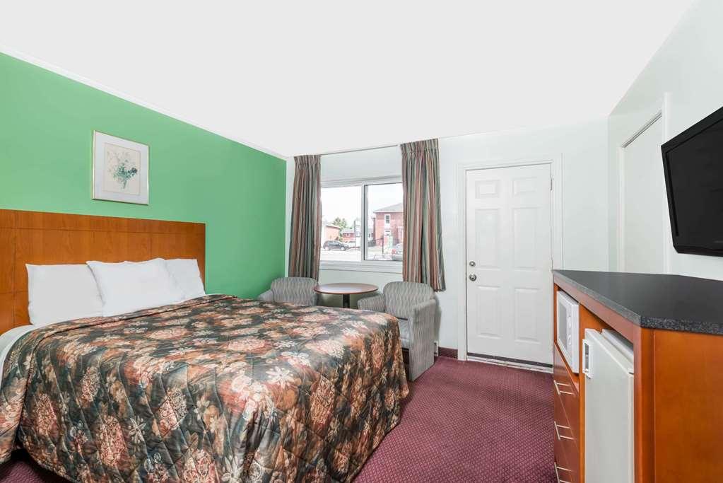 Knights Inn Arnprior Ruang foto