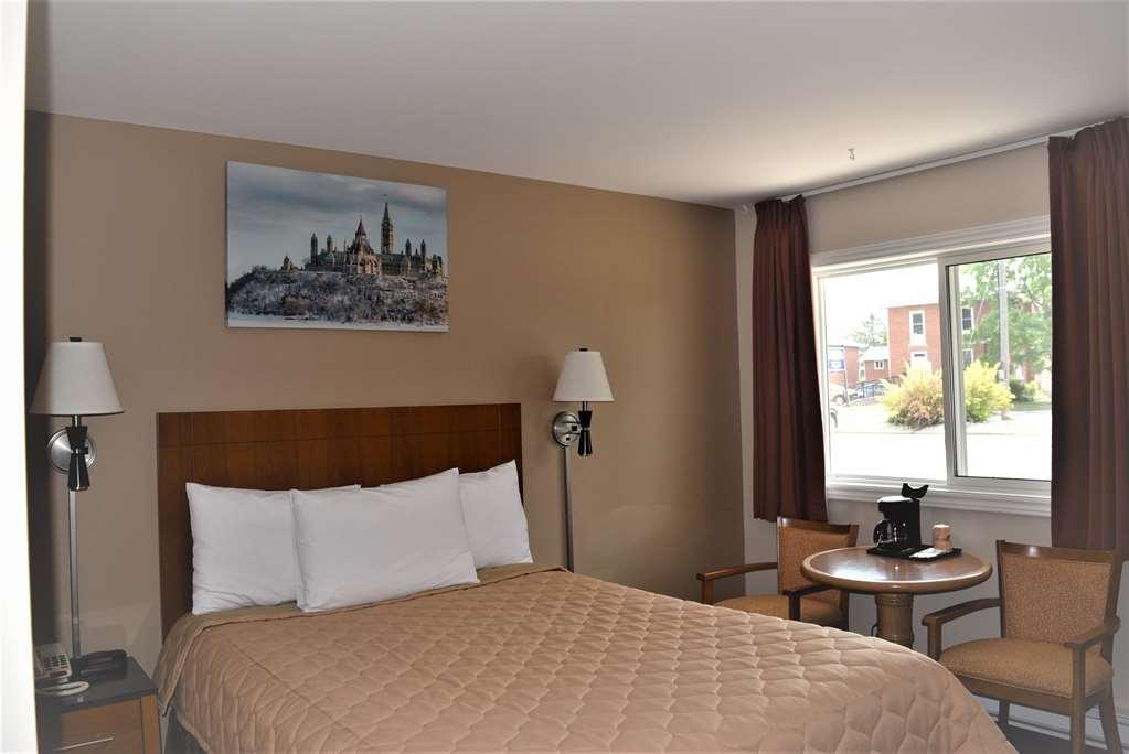 Knights Inn Arnprior Ruang foto
